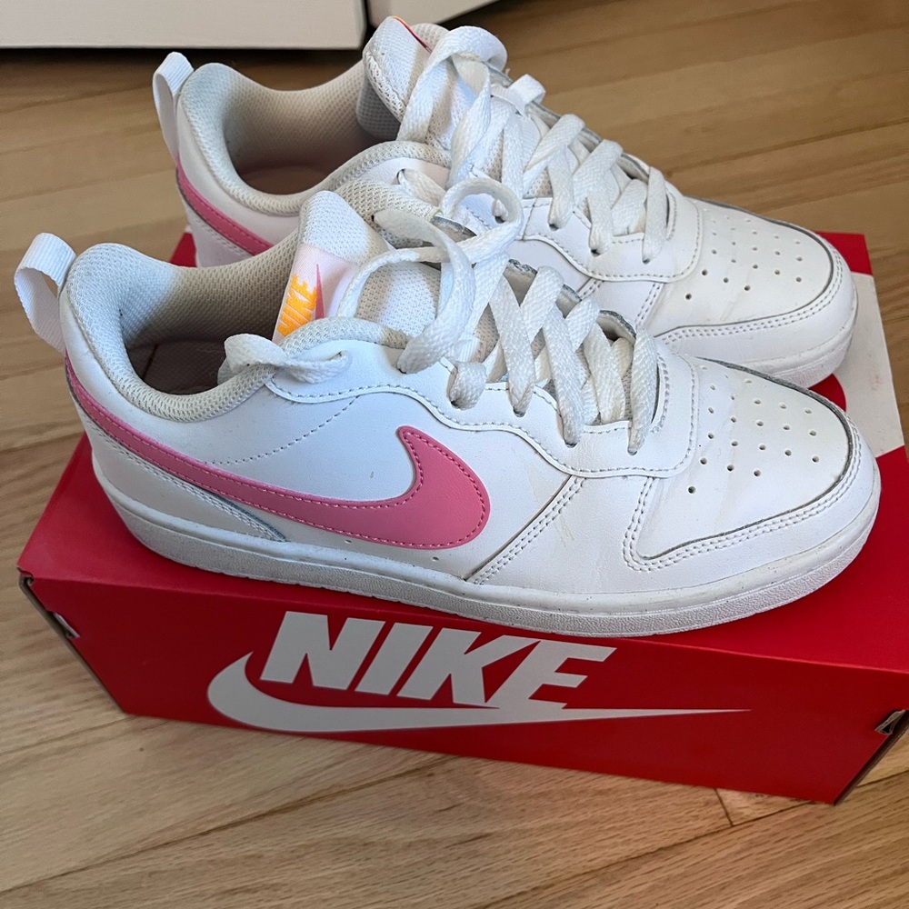 Nike Court Borough Low 2 in White and Coral